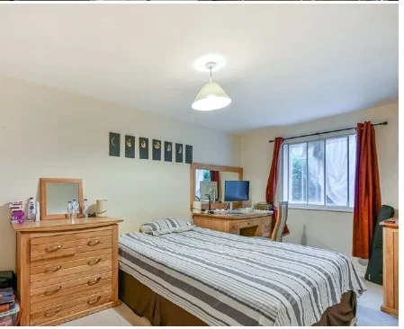 Flat Marksbury Avenue in Greater London