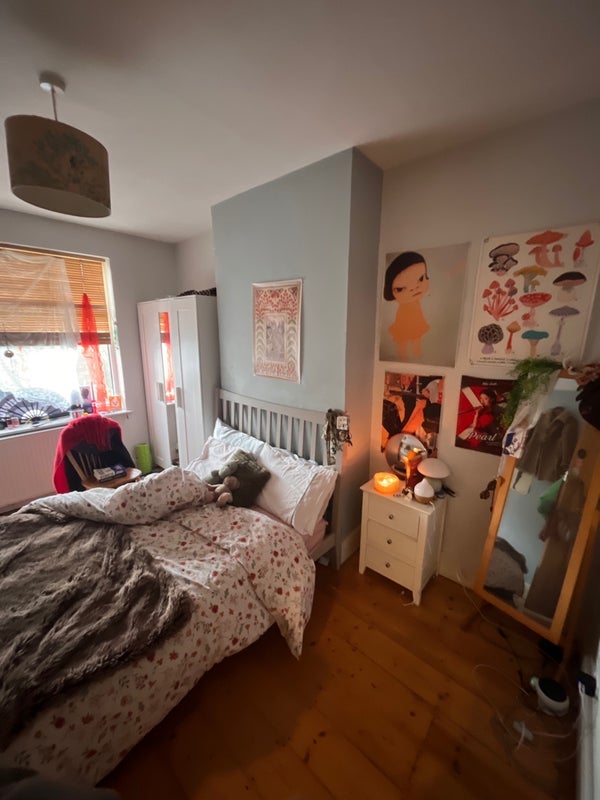 Room Beverley Road in Bristol