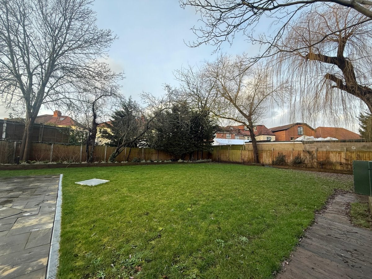 Room Sudbury Hill Close in Greater London