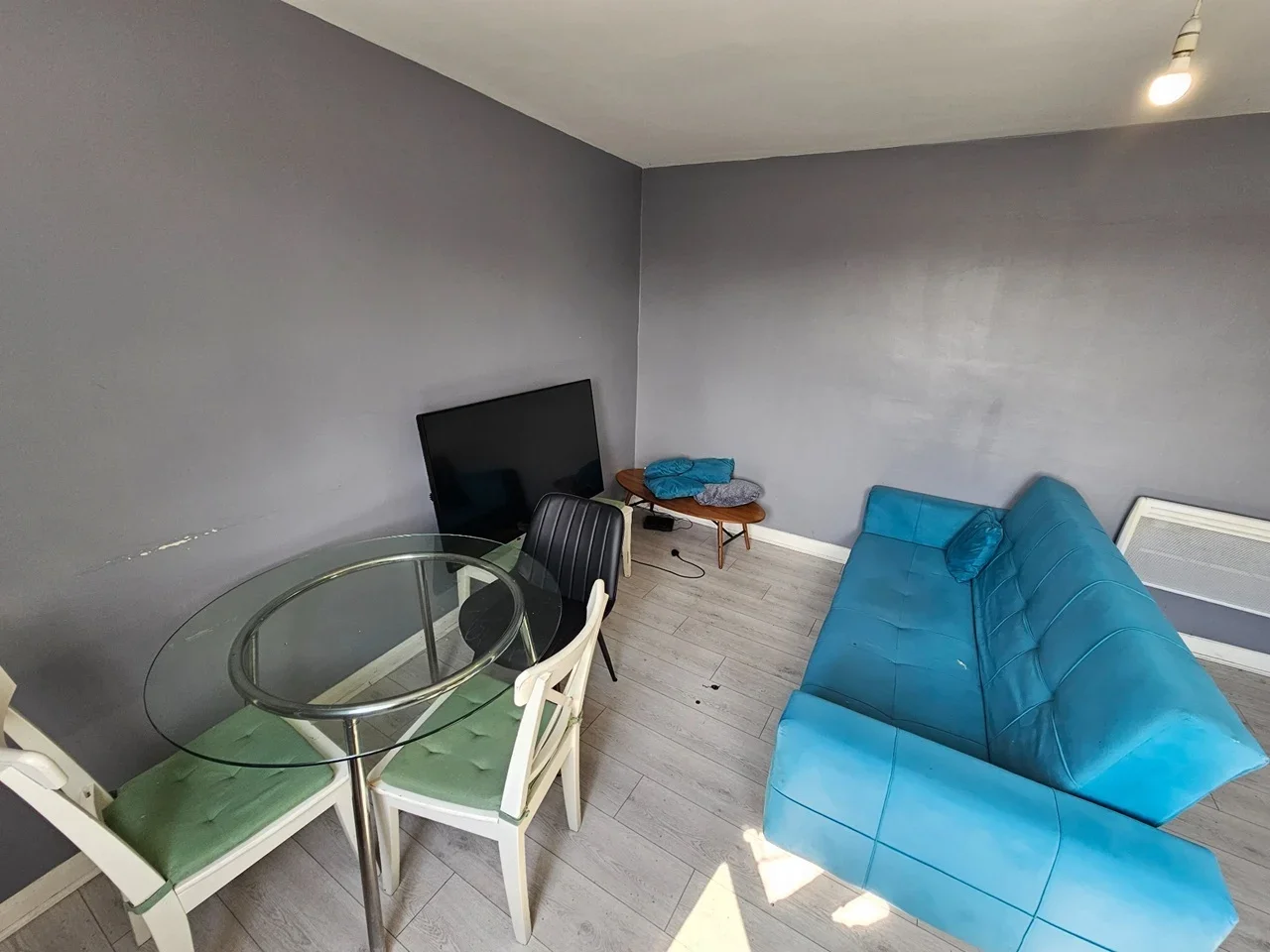 Flat Imperial Drive in Greater London