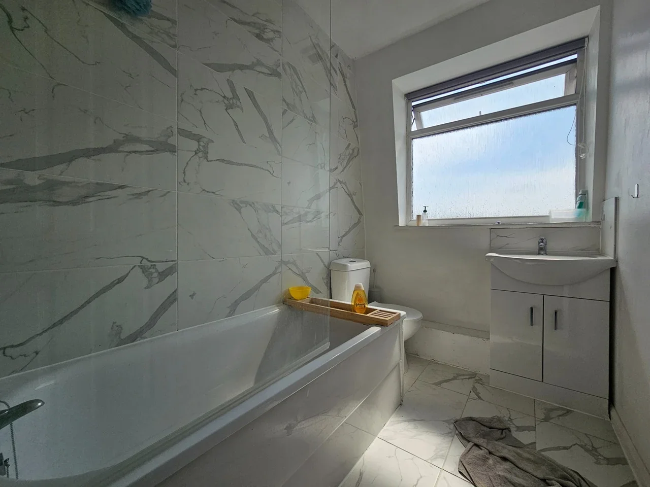 Flat Imperial Drive in Greater London