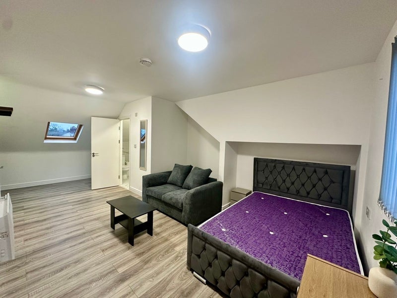 Room Danvers Road in Leicester