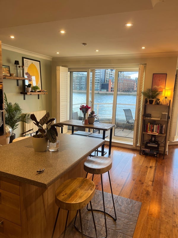 Room Clove Hitch Quay in Greater London
