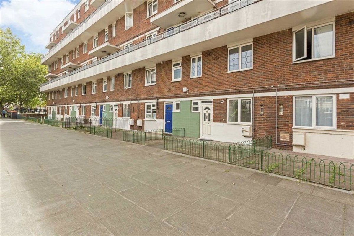 Flat Weymouth Terrace in Greater London