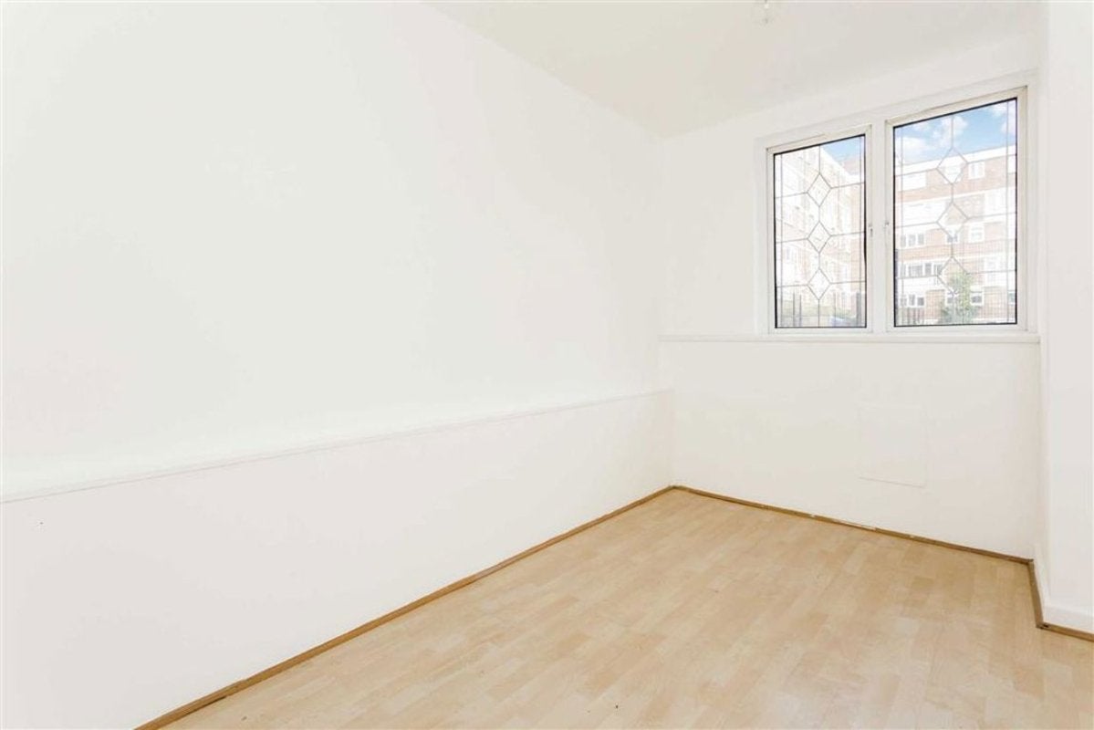 Flat Weymouth Terrace in Greater London