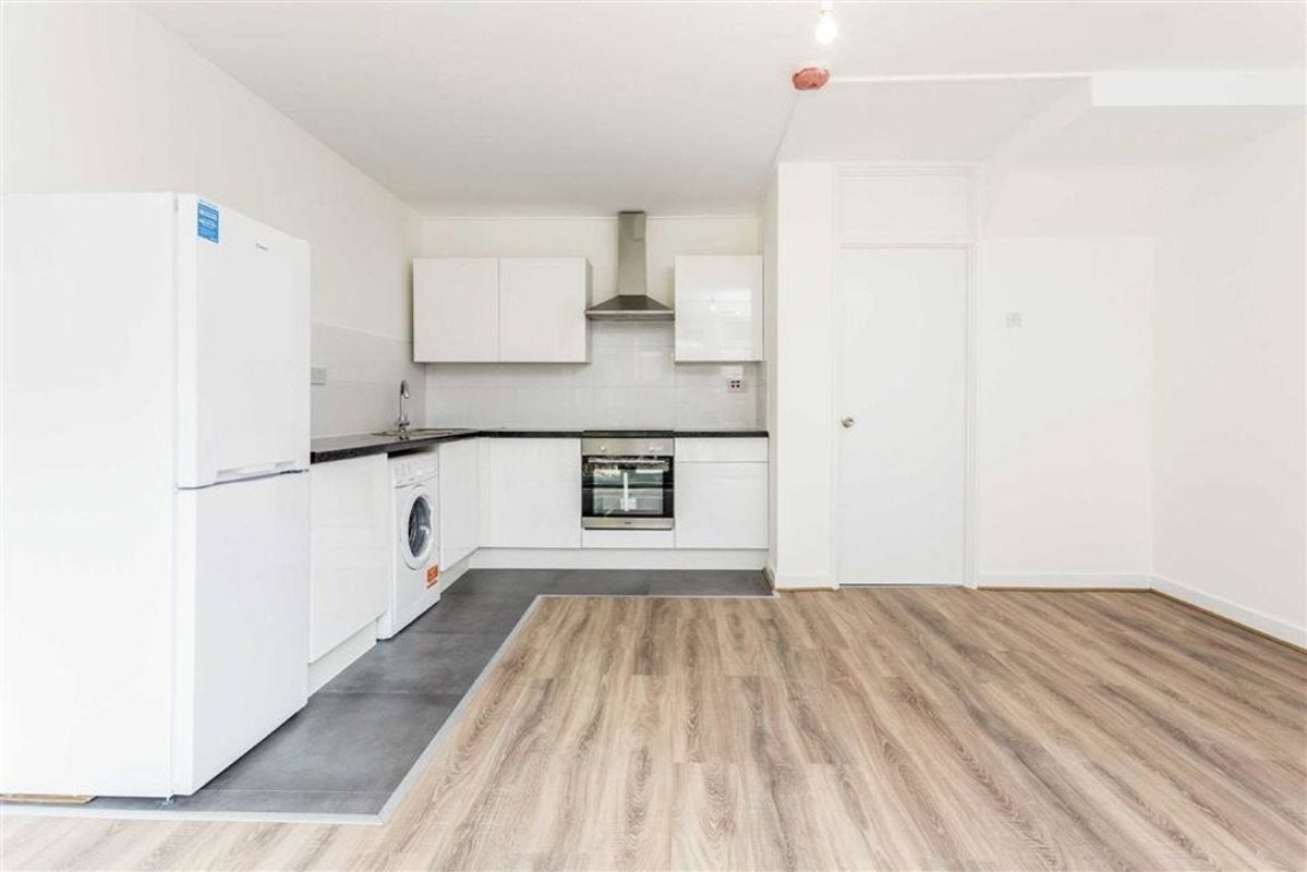 Flat Weymouth Terrace in Greater London