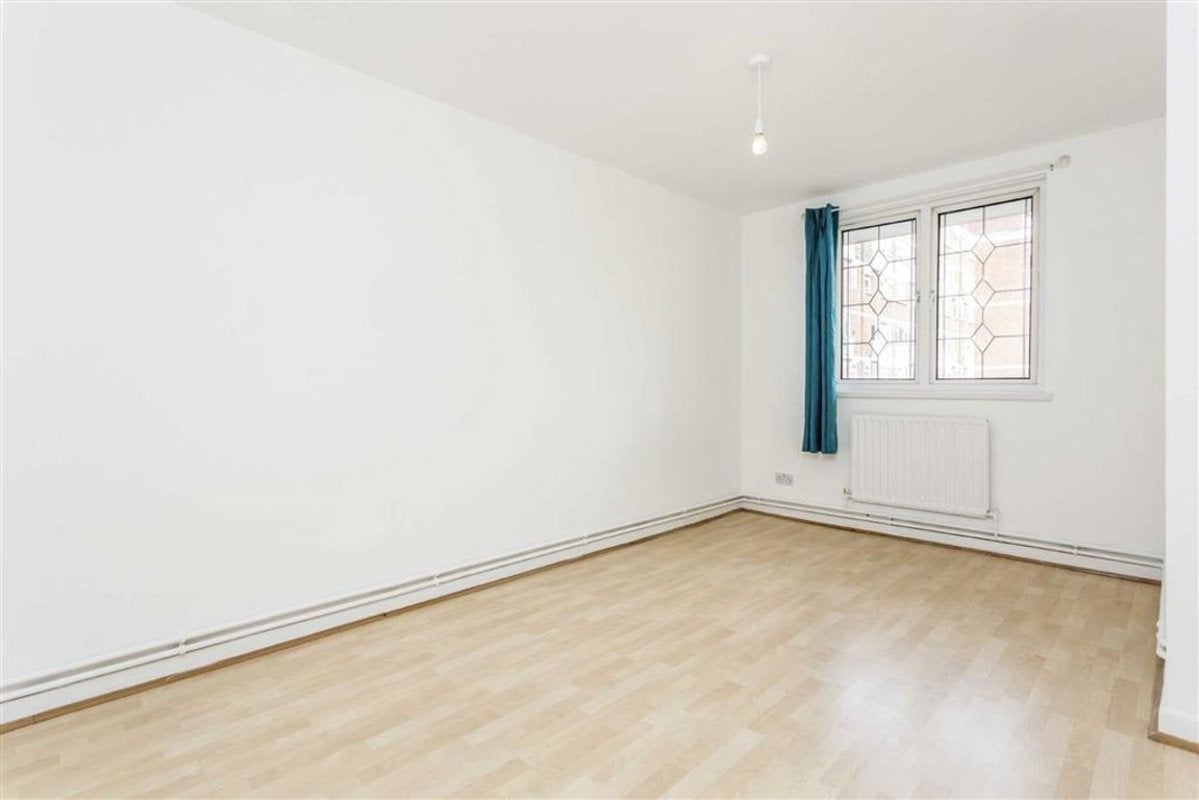 Flat Weymouth Terrace in Greater London