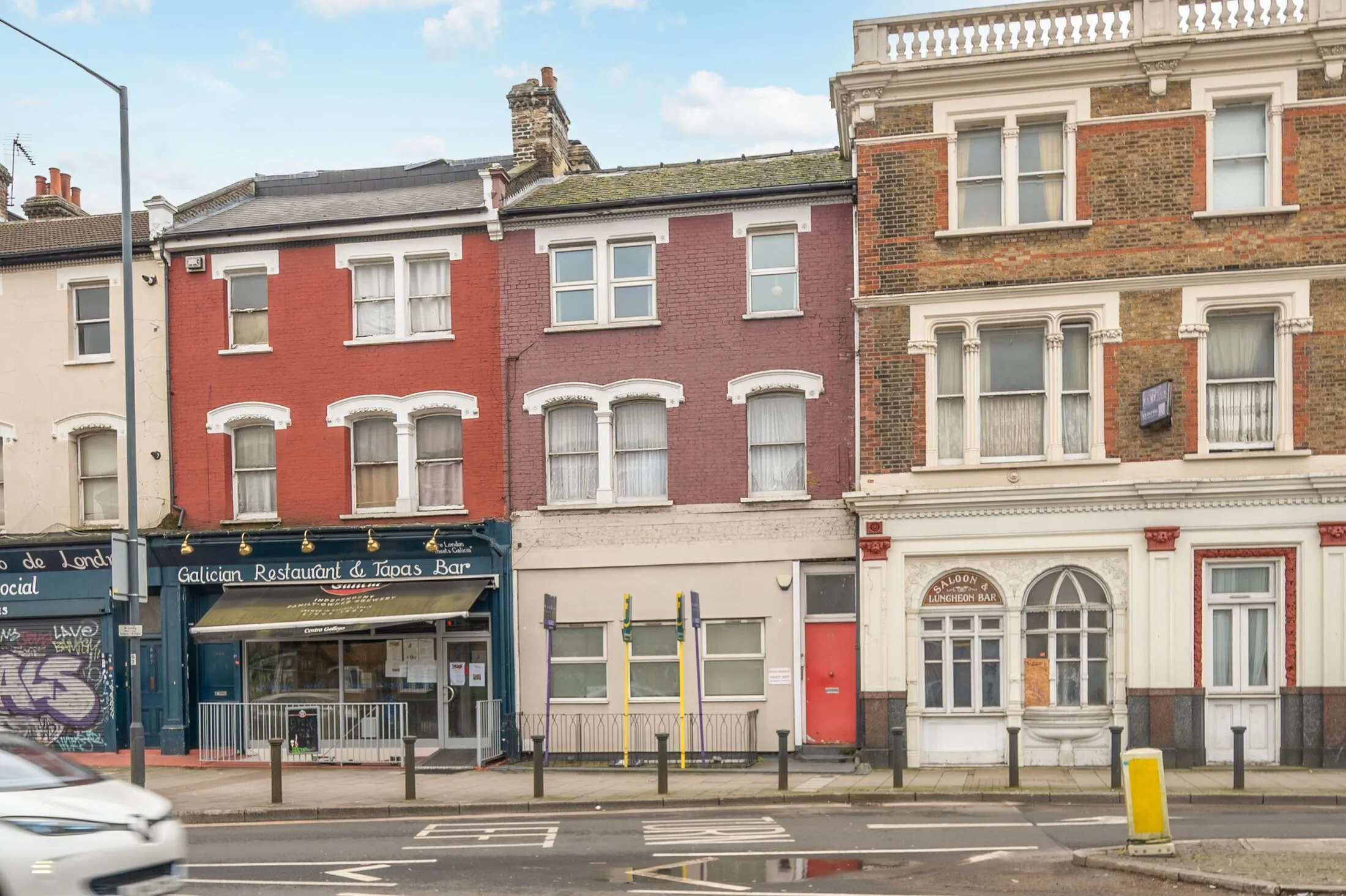 Flat Scrubs Lane in Greater London