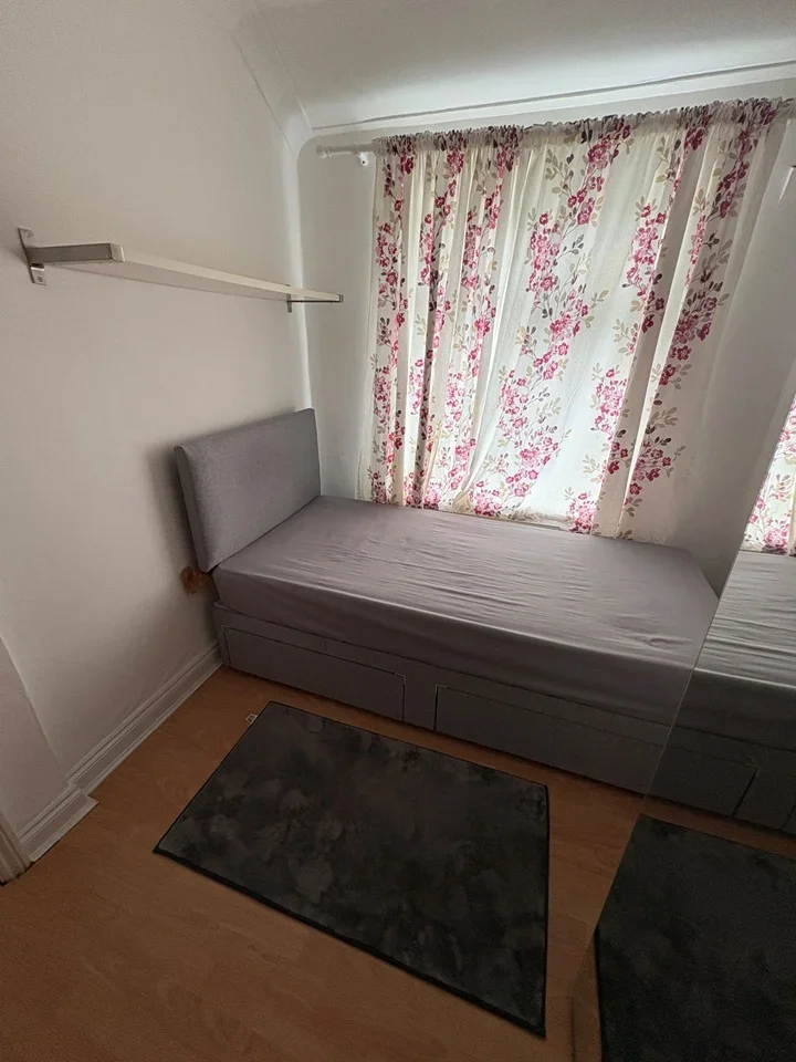 Room Thornton Road in Greater London
