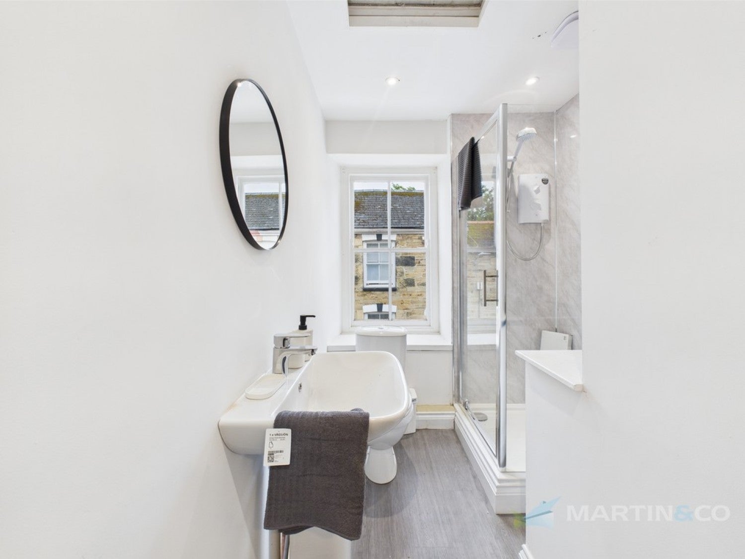 Room Farley Close in Truro