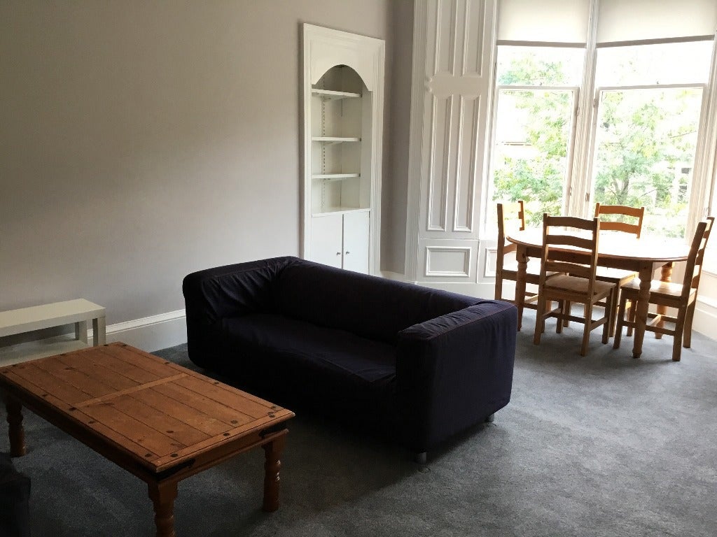 Room Woodlands Drive in Glasgow