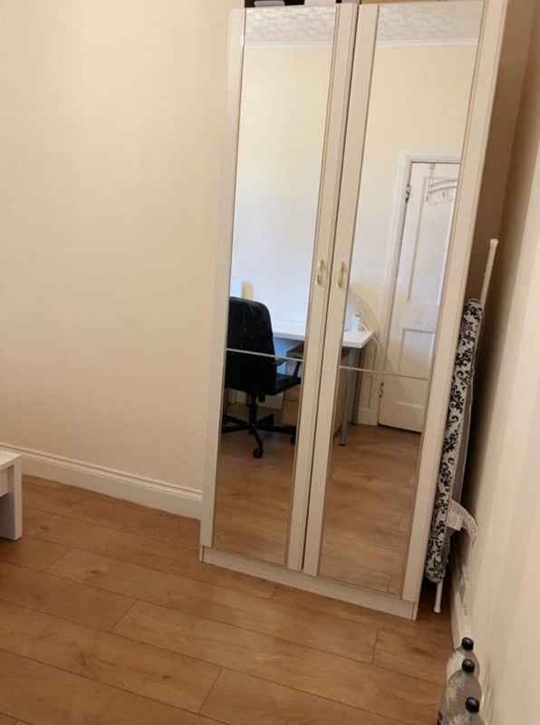Room Arnold Road in Greater London