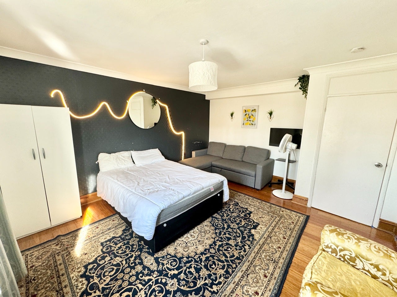 Room St Charles Square in Greater London