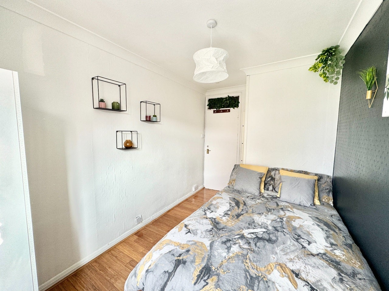 Room St Charles Square in Greater London