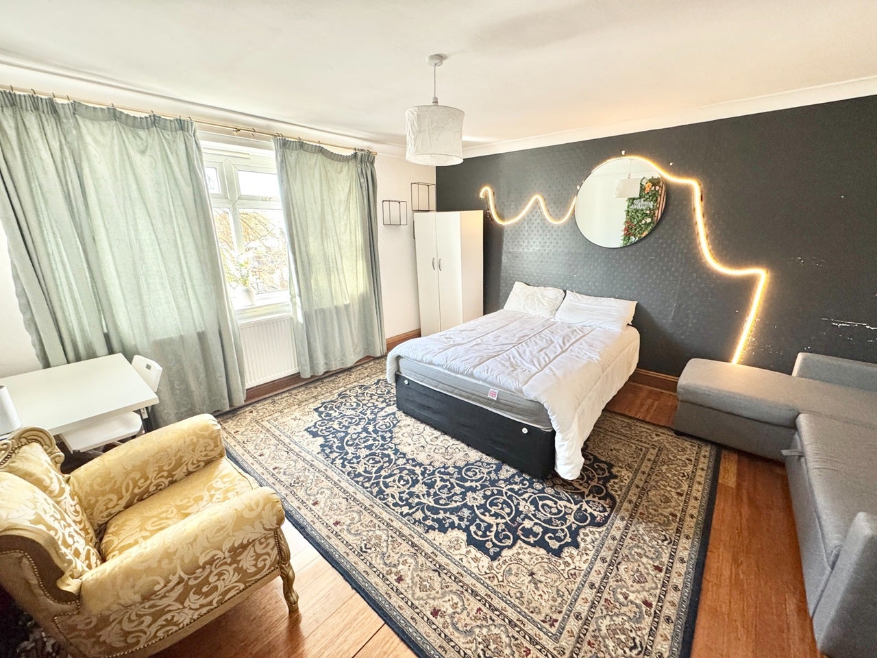 Room St Charles Square in Greater London