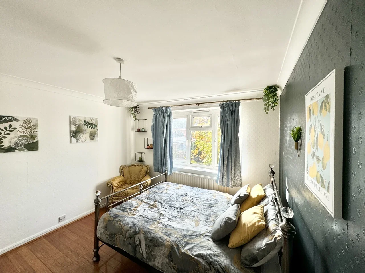 Room St Charles Square in Greater London