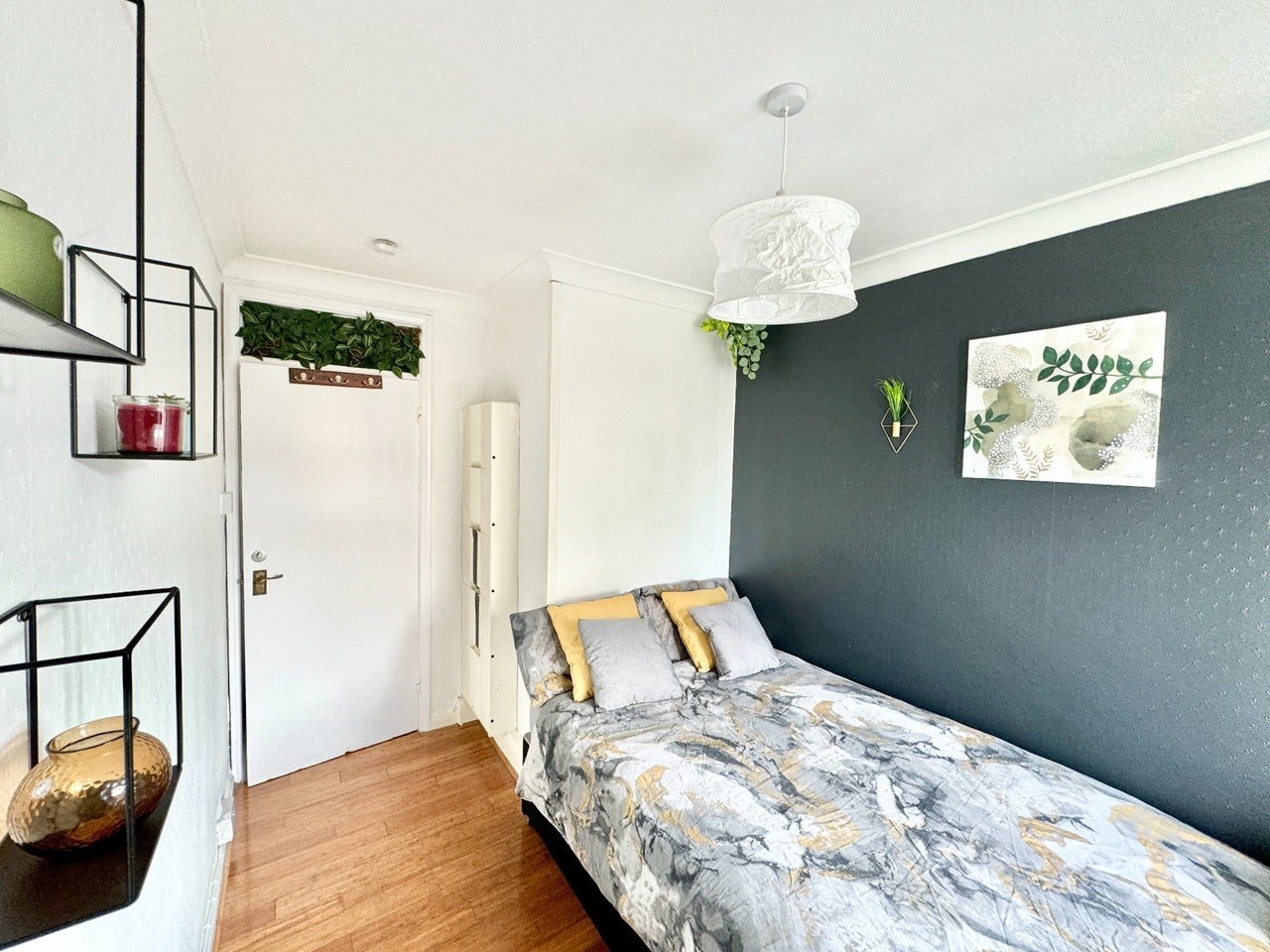Room St Charles Square in Greater London