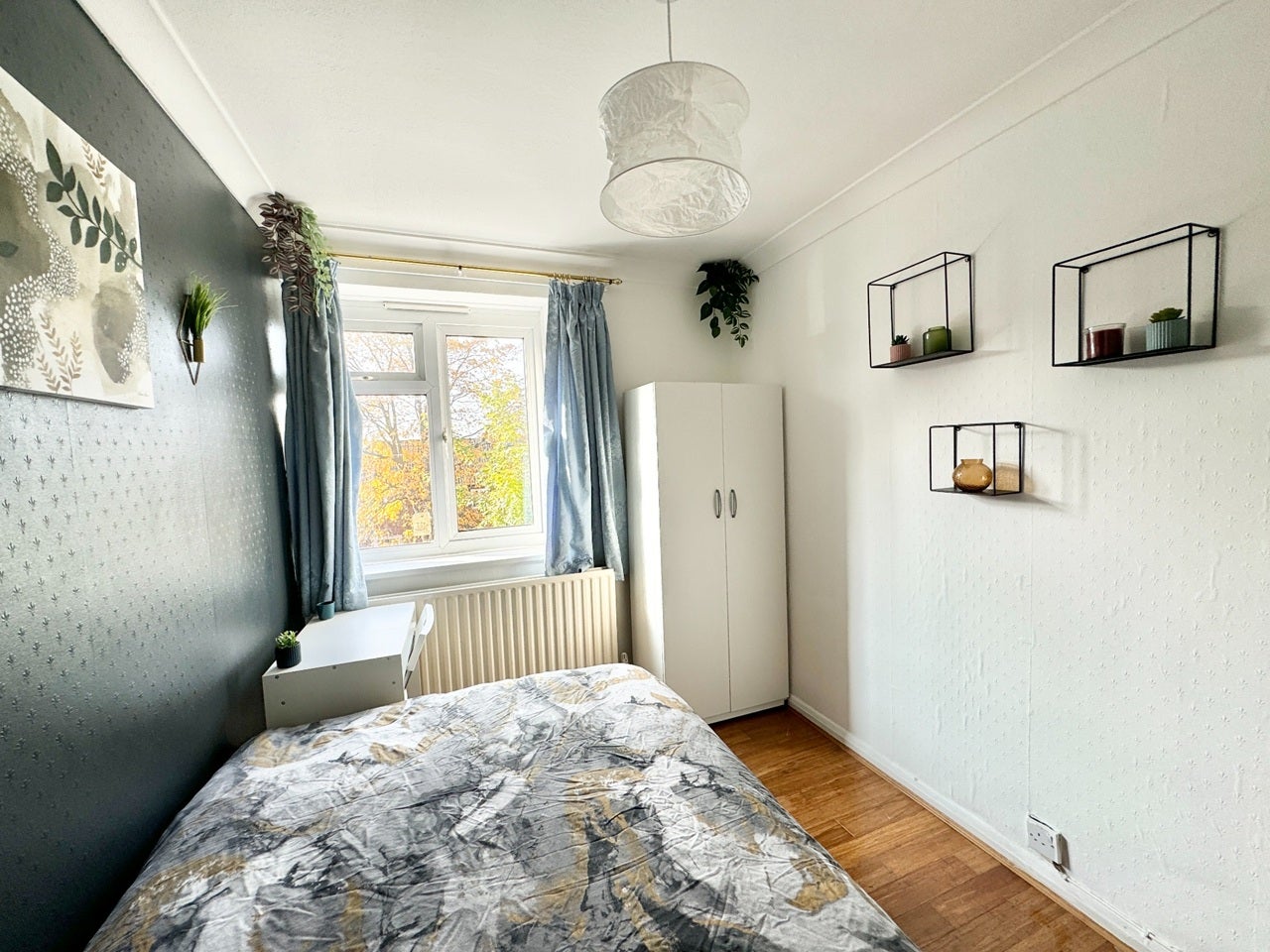 Room St Charles Square in Greater London