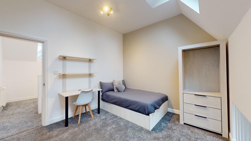 Room Wilmslow Road in Manchester