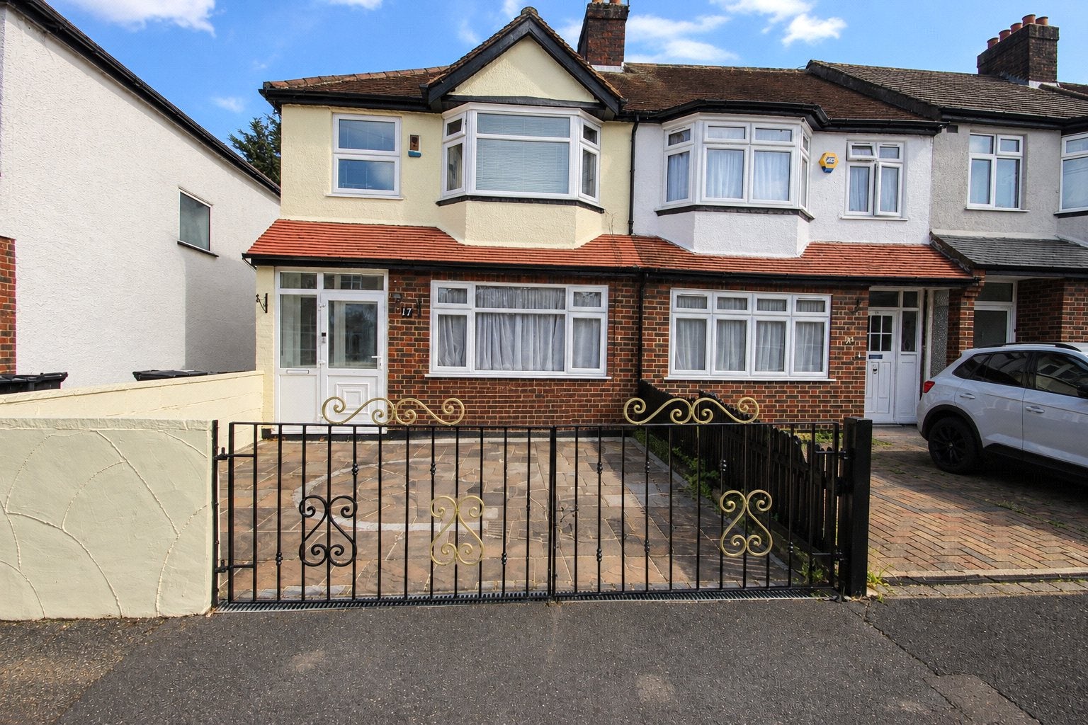 House Kynaston Crescent in Greater London