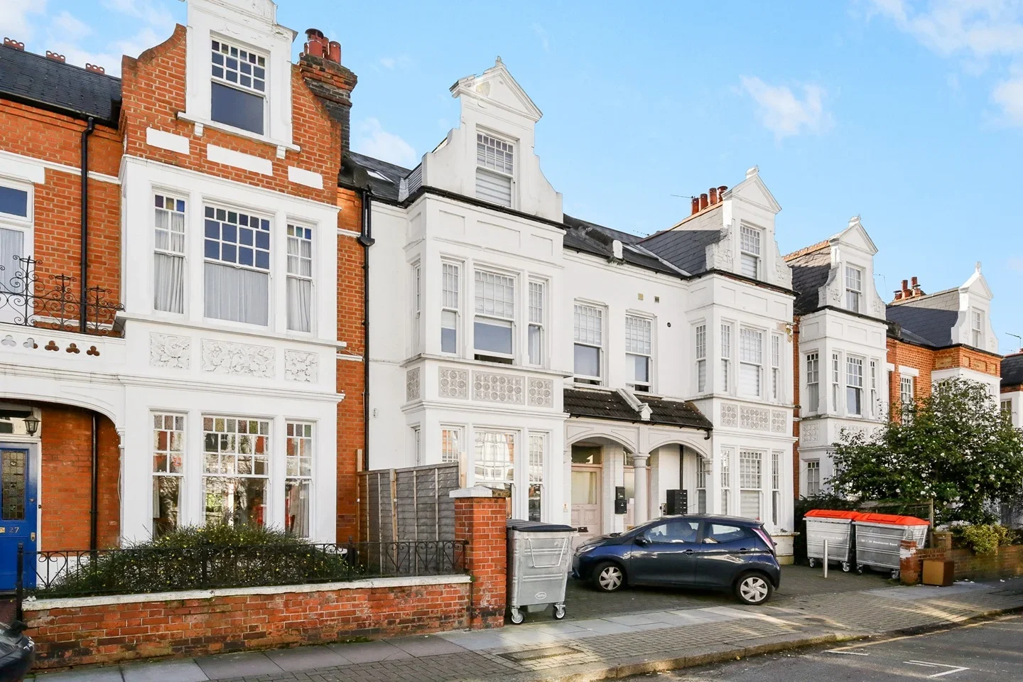 Flat Montserrat Road in Greater London