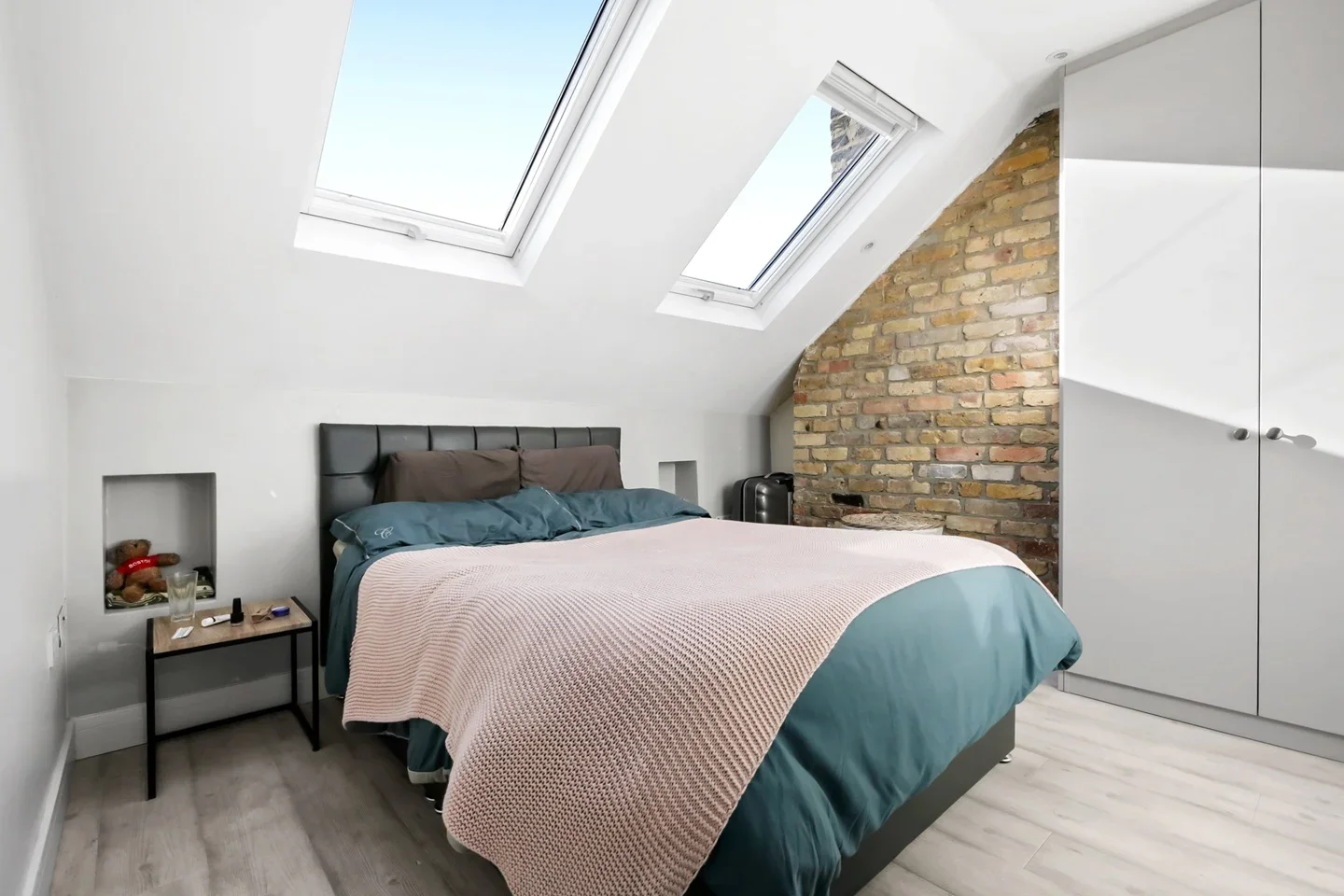 Flat Montserrat Road in Greater London