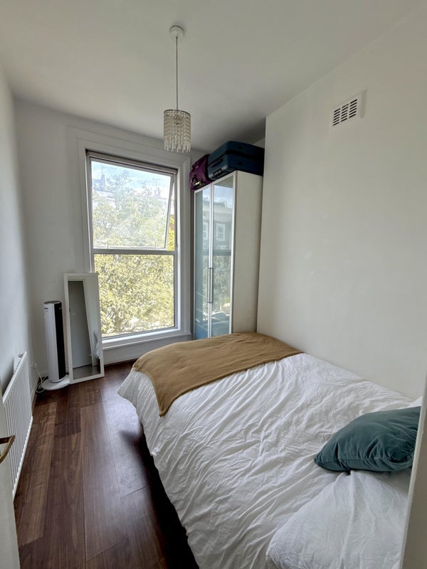 Room Edbrooke Road in City of Westminster