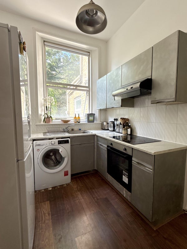 Room Edbrooke Road in City of Westminster