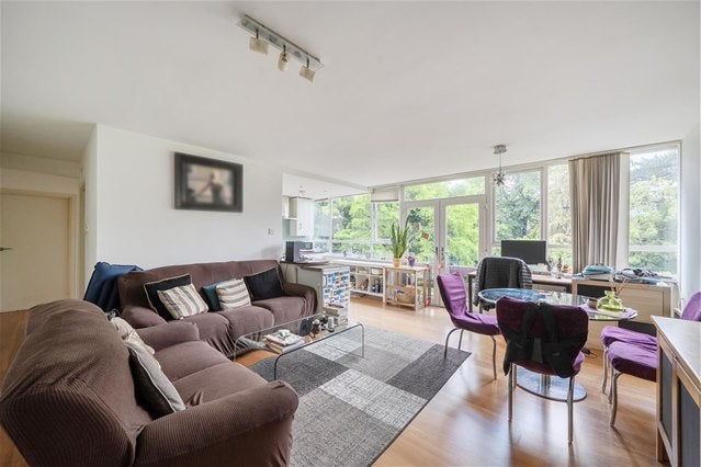Flat Lovelace Road in Greater London