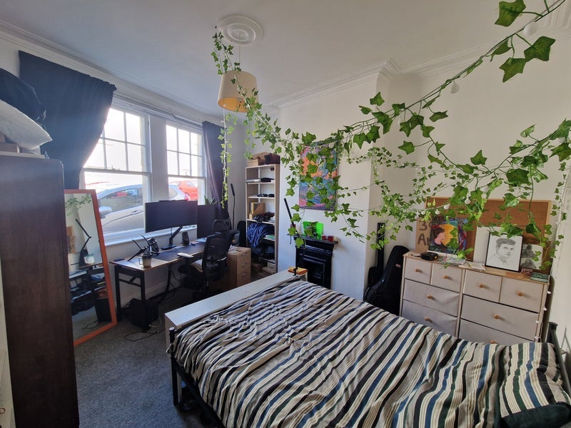 Room Lower Redland Road in Bristol