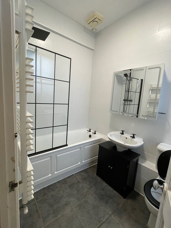 Room Lower Redland Road in Bristol