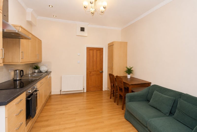 Flat Brownswood Road in Greater London
