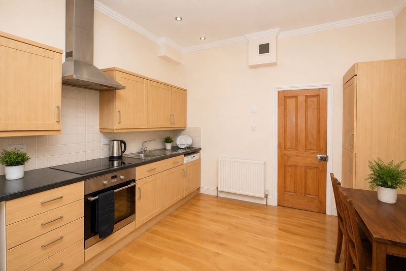 Flat Brownswood Road in Greater London