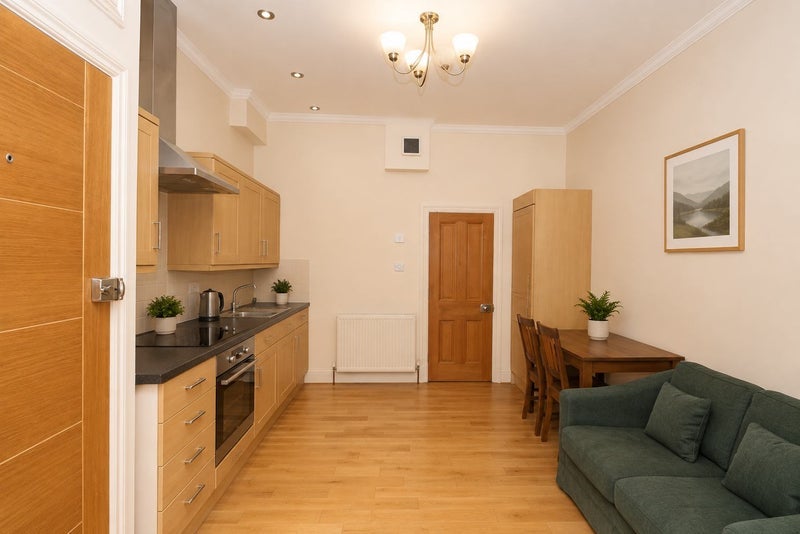Flat Brownswood Road in Greater London