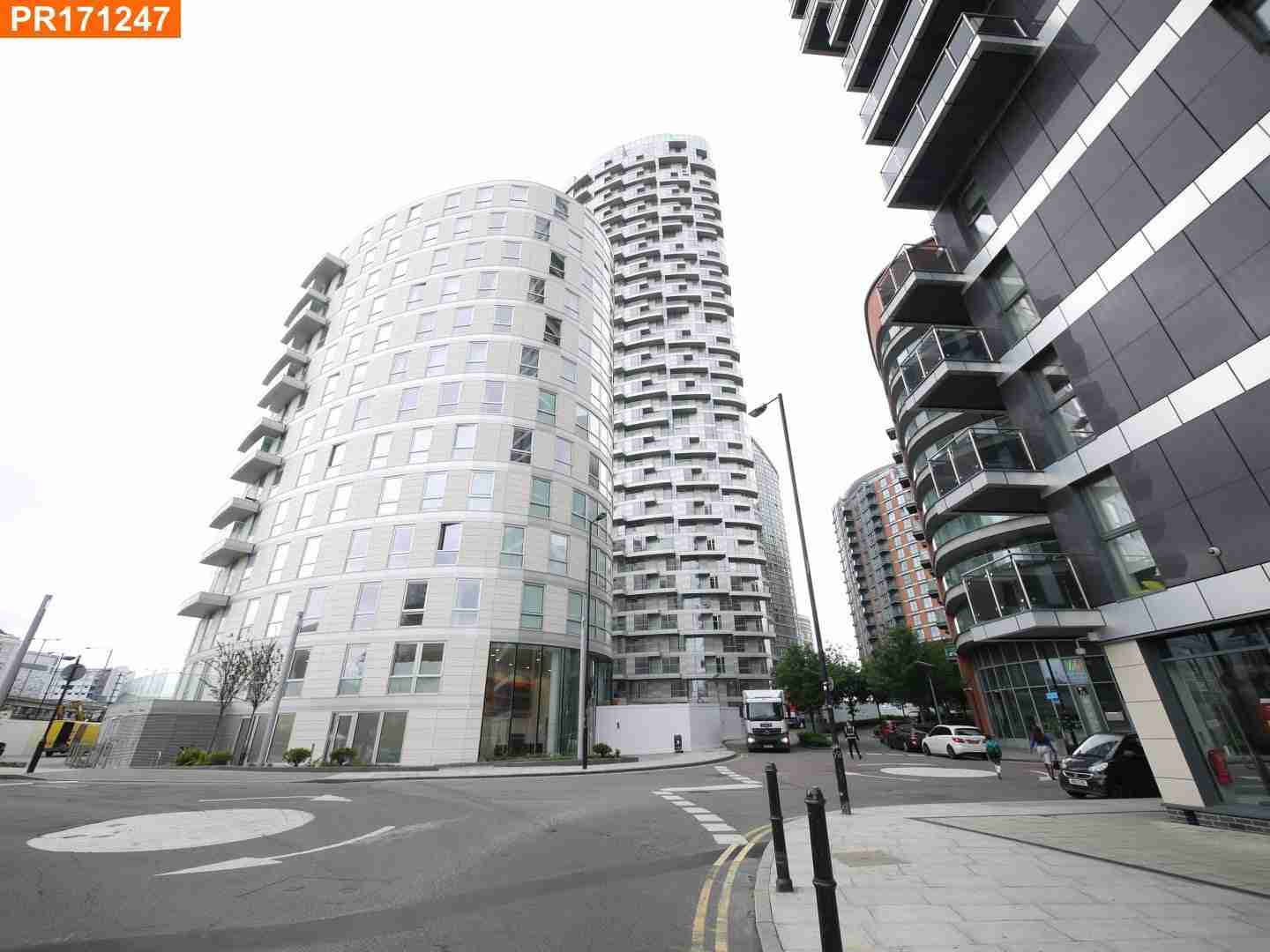Flat Biscayne Avenue in Greater London