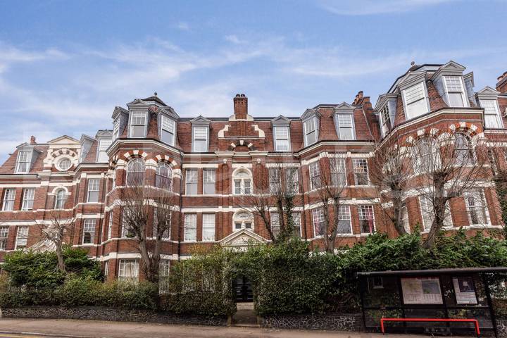 House White Lion Street in Greater London