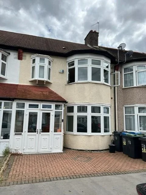 House Fairlands Avenue in Greater London