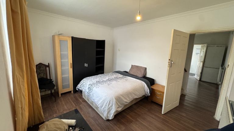 Room Stroud Road in Greater London