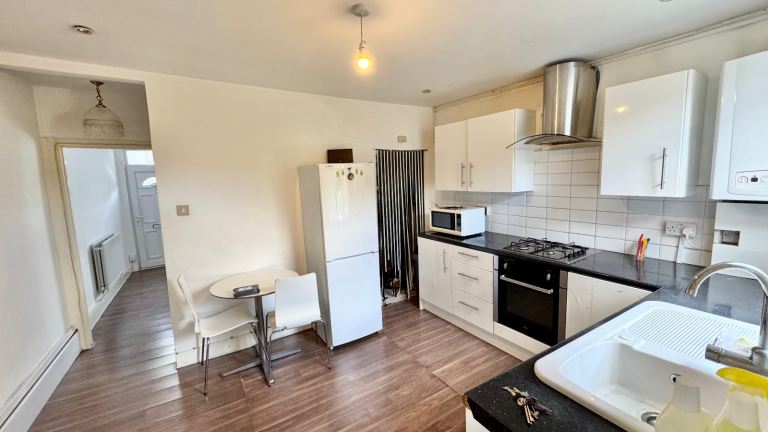 Room Stroud Road in Greater London