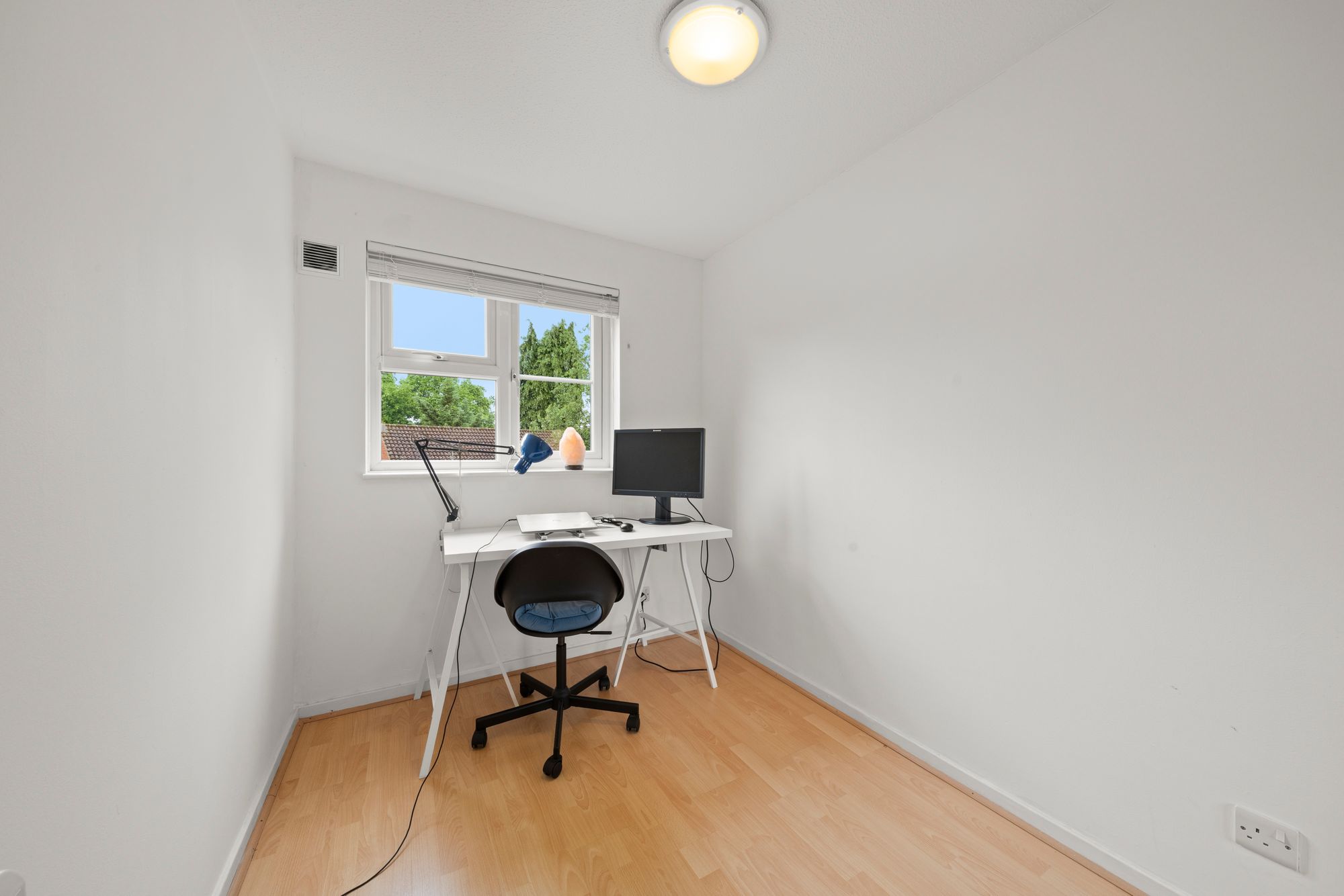 Flat Azalea Court in Woking