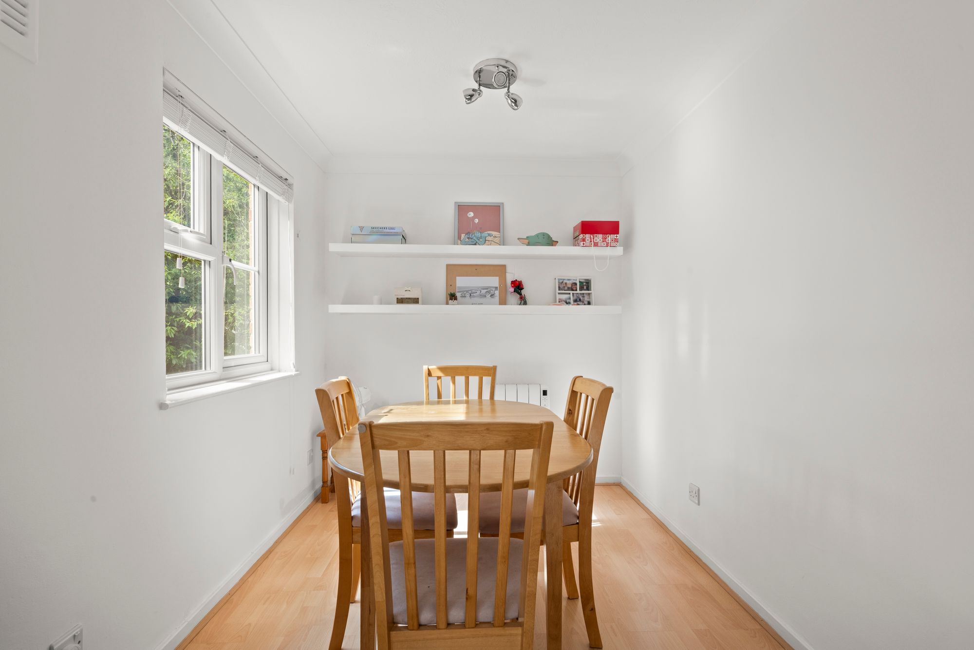 Flat Azalea Court in Woking
