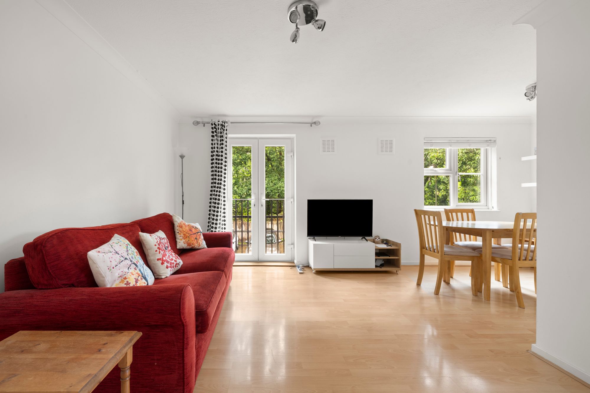 Flat Azalea Court in Woking