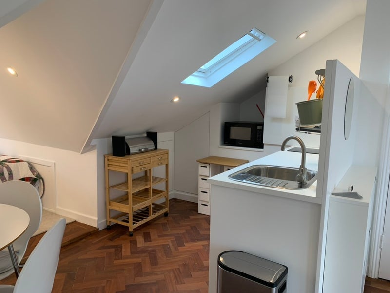 Room Melbourne Avenue in Greater London