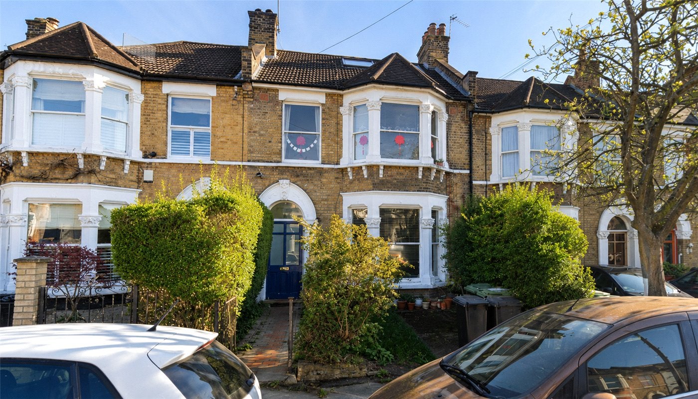 Flat Arngask Road in Greater London