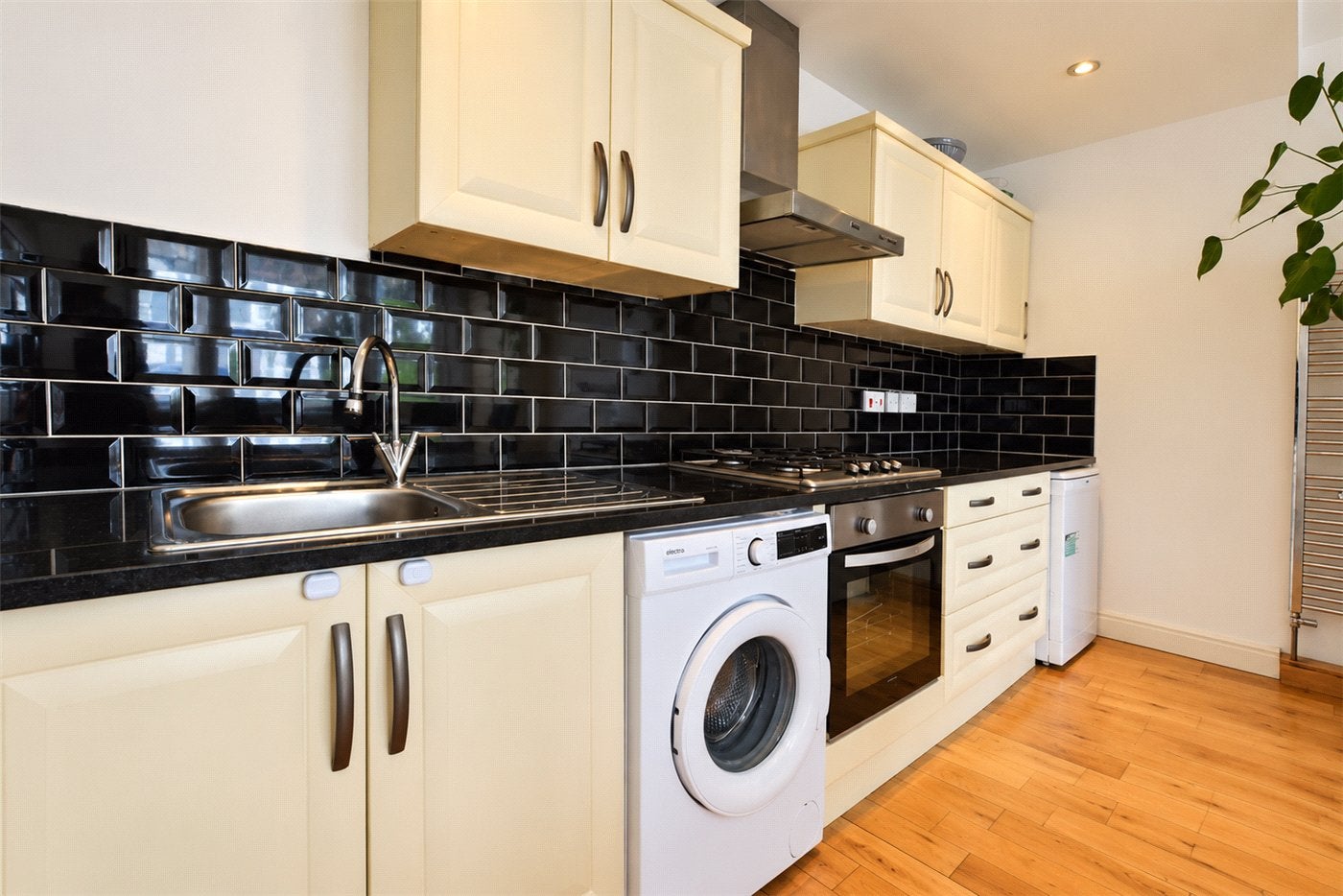 Flat Arngask Road in Greater London