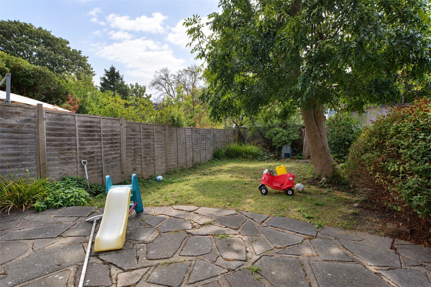 Flat Arngask Road in Greater London