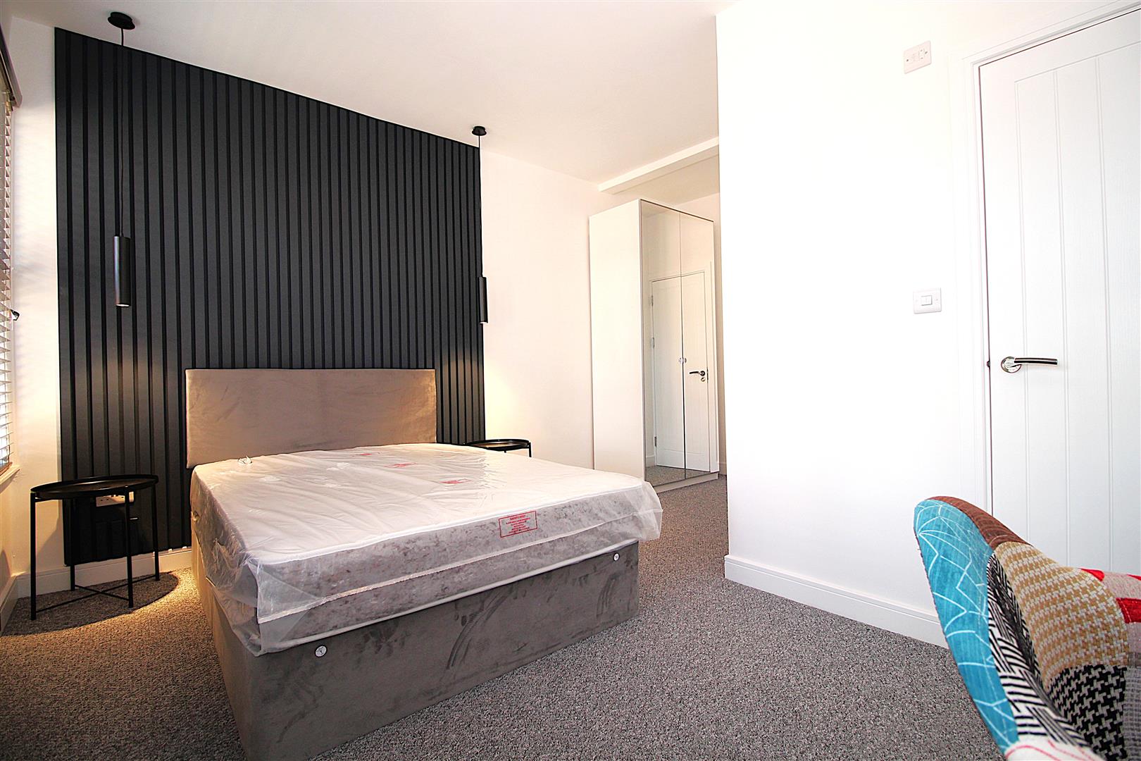 Room Mill Hill Lane in Leicester