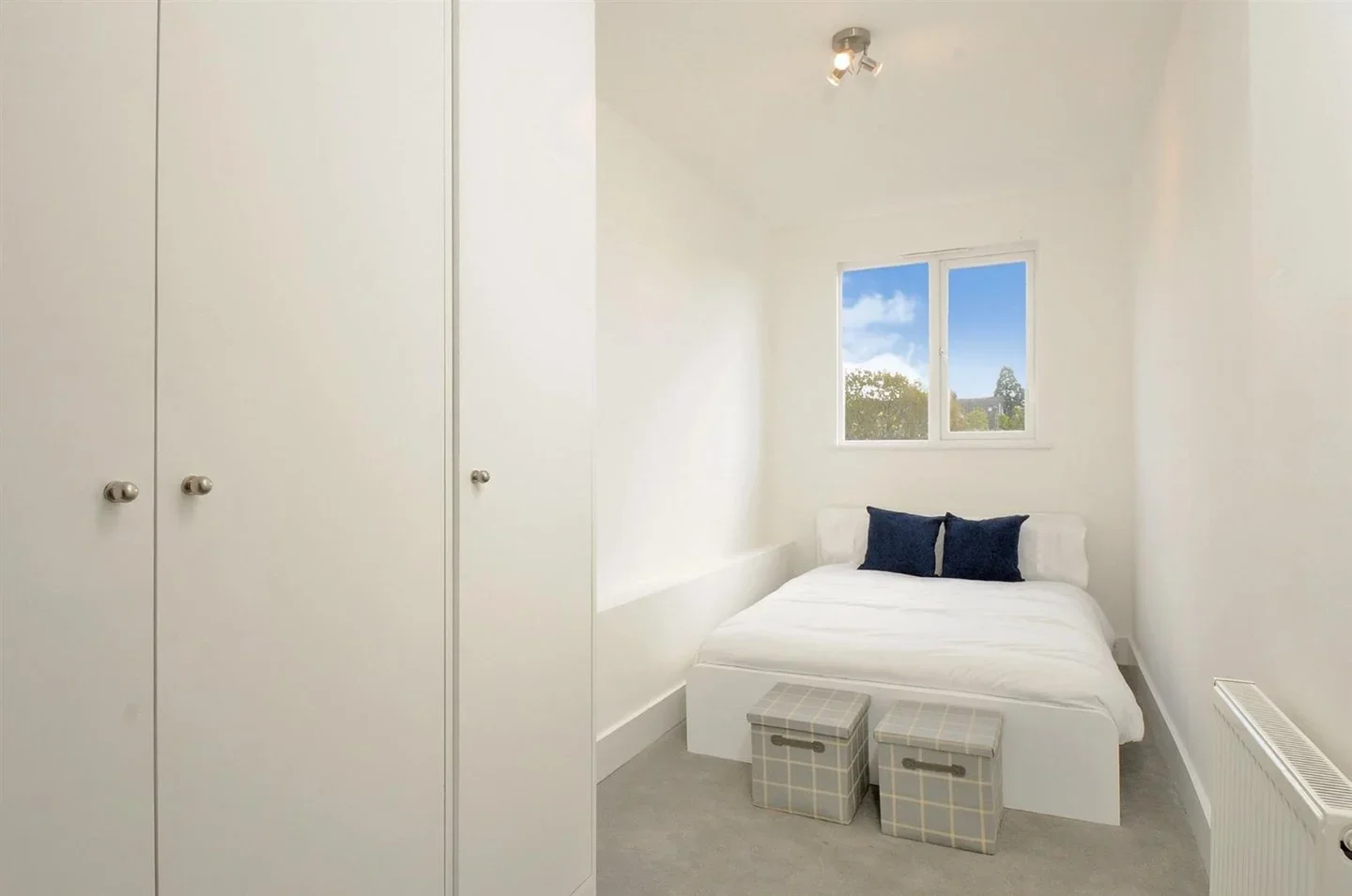 Flat Eardley Road in Greater London