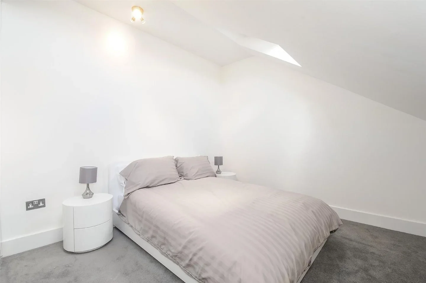 Flat Eardley Road in Greater London