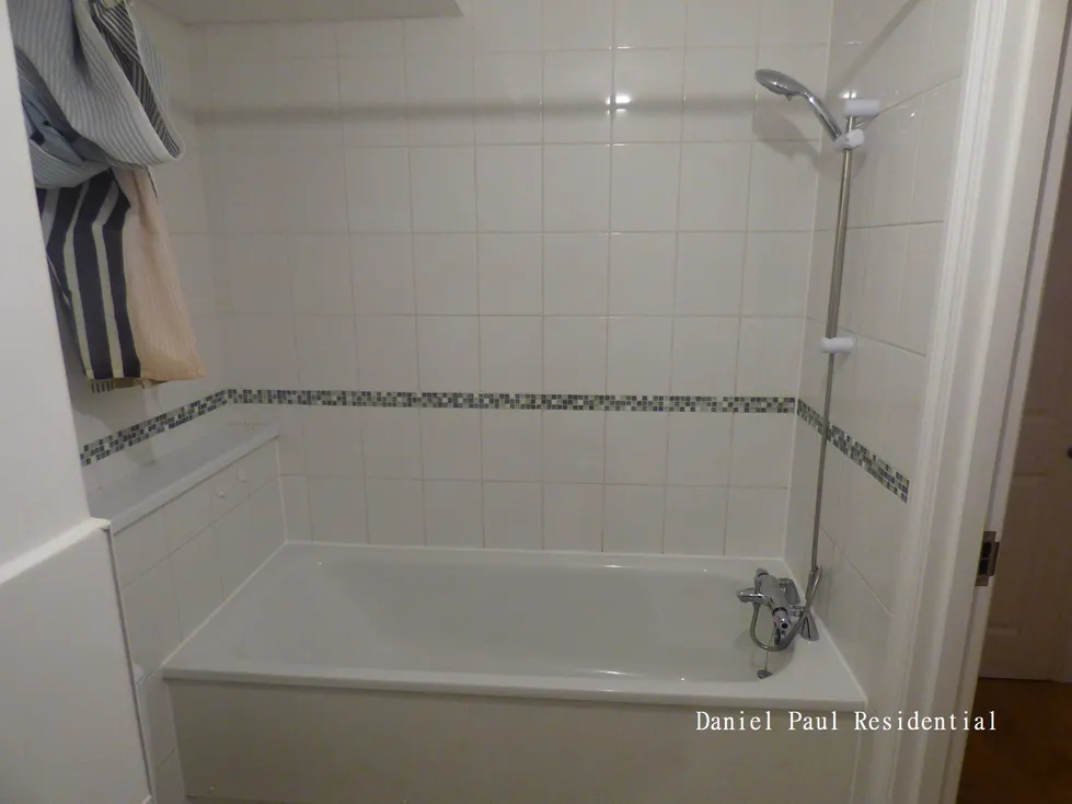 Flat Fraser Nash Close in Greater London